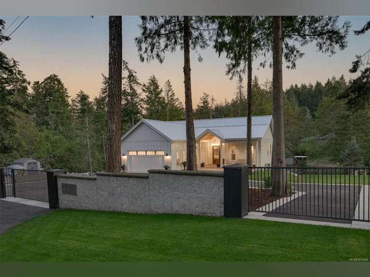 471 Green Mountain Road, Saanich, BC, V9E 2B4