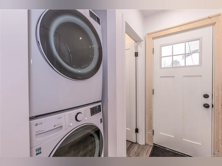 981 Tattersall Drive, Saanich, BC, V8X 2X1 - 12