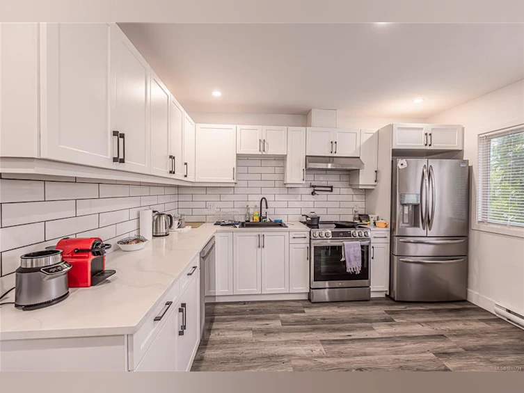981 Tattersall Drive, Saanich, BC, V8X 2X1