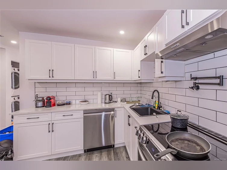 981 Tattersall Drive, Saanich, BC, V8X 2X1 - 3