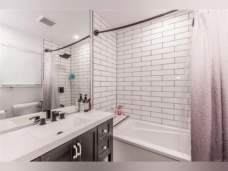 981 Tattersall Drive, Saanich, BC, V8X 2X1 - 13
