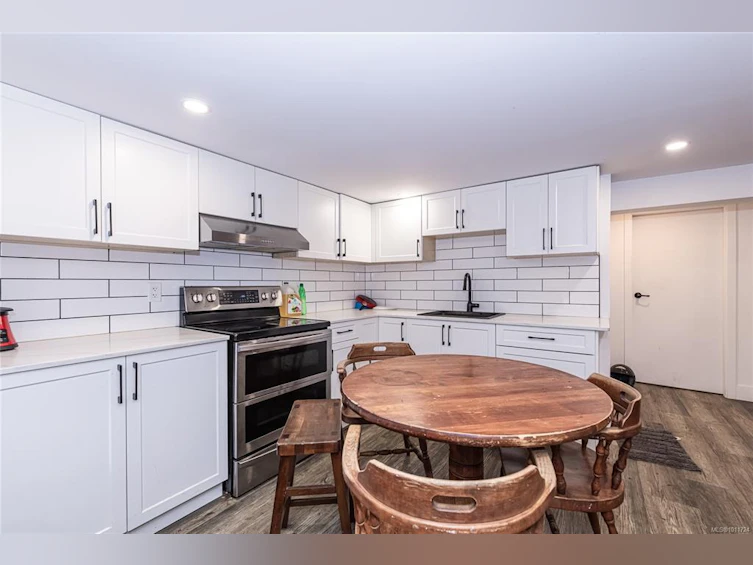 981 Tattersall Drive, Saanich, BC, V8X 2X1 - 24