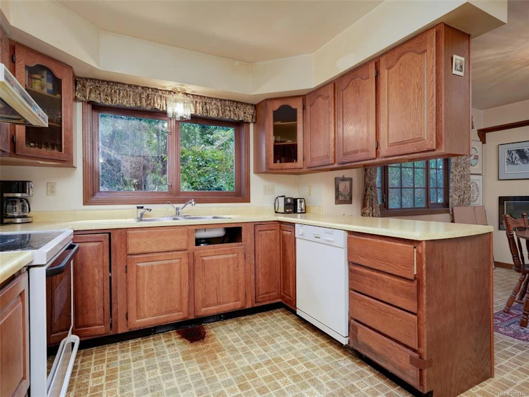 2565 Annabern Crescent, Saanich, BC, V8N 5E9 - 8