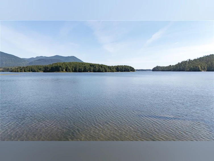 260 Karn Avenue, Ucluelet, BC, V0R 3A0 - 2
