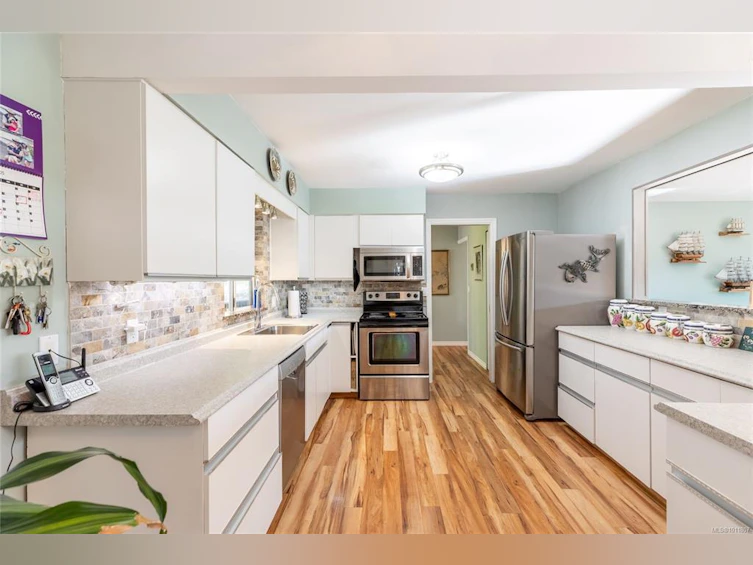 7692 Tozer Road, Fanny Bay, BC, V0R 1W0 - 14