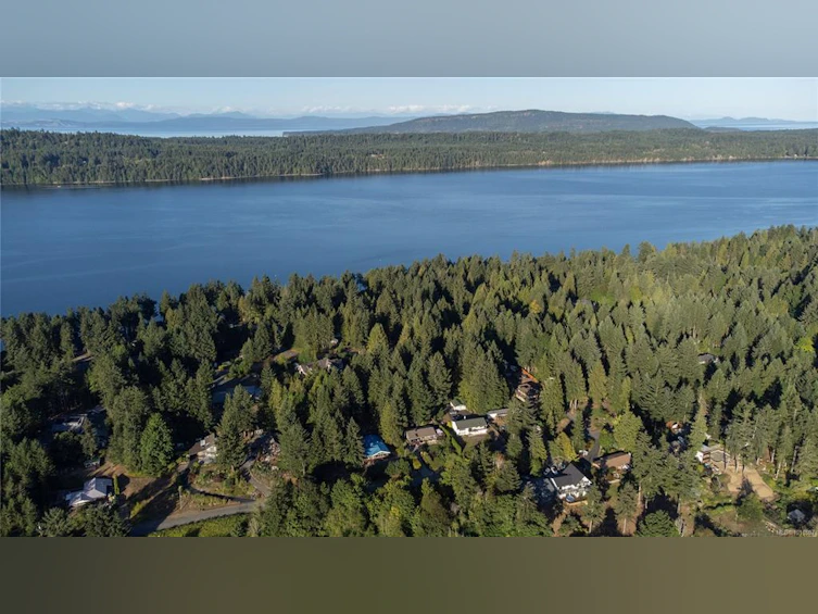 7692 Tozer Road, Fanny Bay, BC, V0R 1W0 - 10