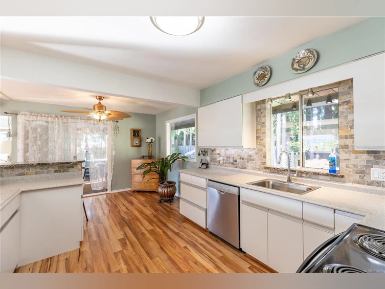 7692 Tozer Road, Fanny Bay, BC, V0R 1W0 - 17