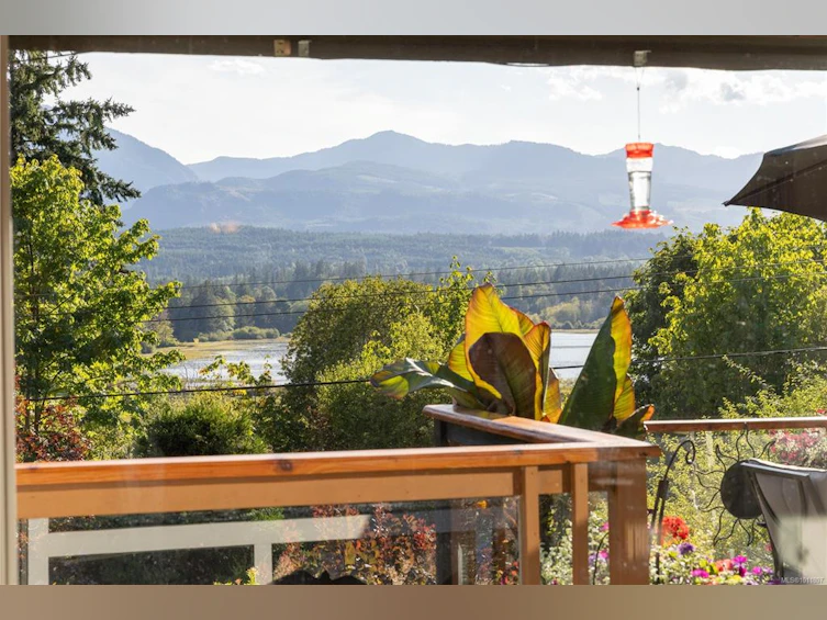 7692 Tozer Road, Fanny Bay, BC, V0R 1W0 - 4