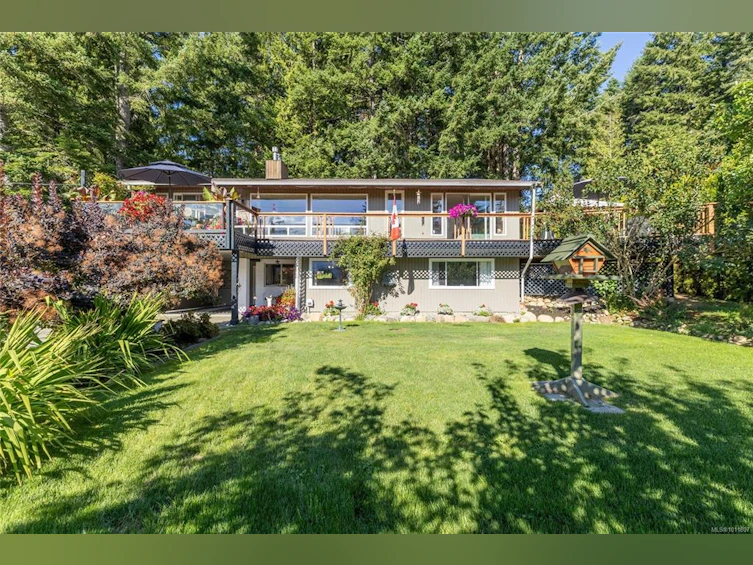 7692 Tozer Road, Fanny Bay, BC, V0R 1W0 - 2