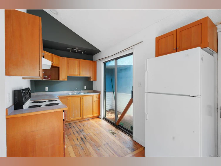 2553 Empire Street, Victoria, BC, V8T 3M5 - 7