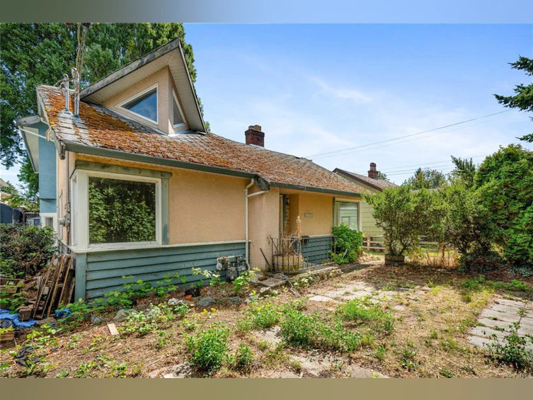 2553 Empire Street, Victoria, BC, V8T 3M5 - 25