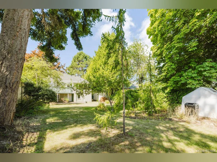 3937 Lasalle Street, Saanich, BC, V8P 3L8 - 23