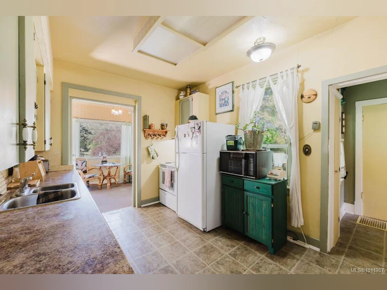3937 Lasalle Street, Saanich, BC, V8P 3L8 - 7
