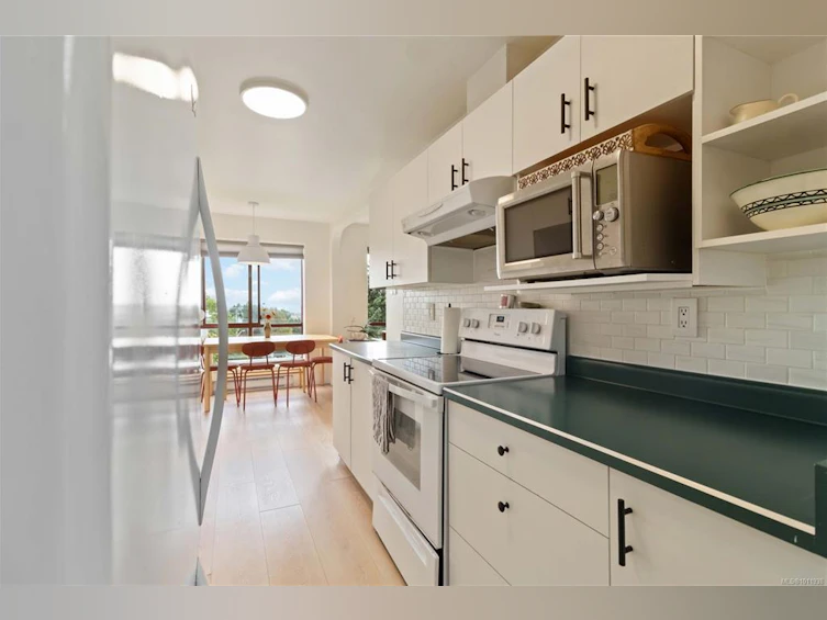 404-545 Manchester Road, Victoria, BC, V8T 5H6 - 16