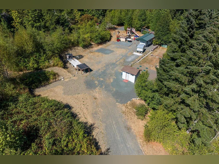 6593 Country Road, Union Bay, BC, V0W 1W0 - 26