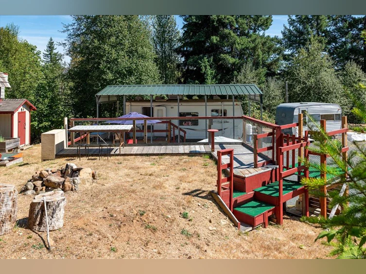 6593 Country Road, Union Bay, BC, V0W 1W0 - 9