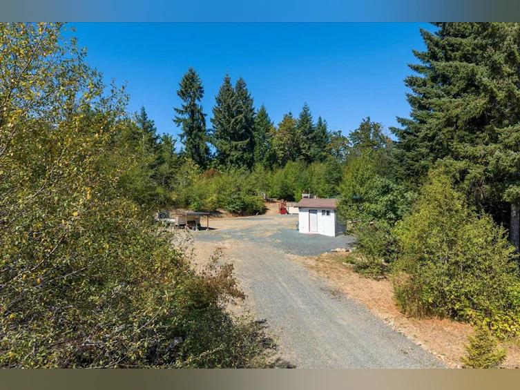 6593 Country Road, Union Bay, BC, V0W 1W0 - 25