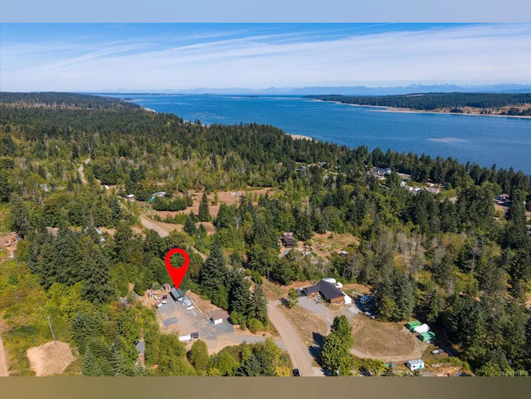 6593 Country Road, Union Bay, BC, V0W 1W0 - 31