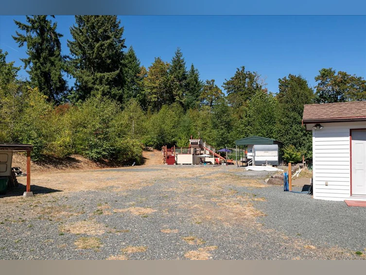 6593 Country Road, Union Bay, BC, V0W 1W0 - 10