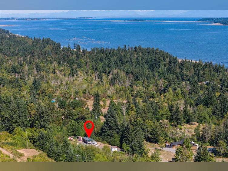 6593 Country Road, Union Bay, BC, V0W 1W0 - 30