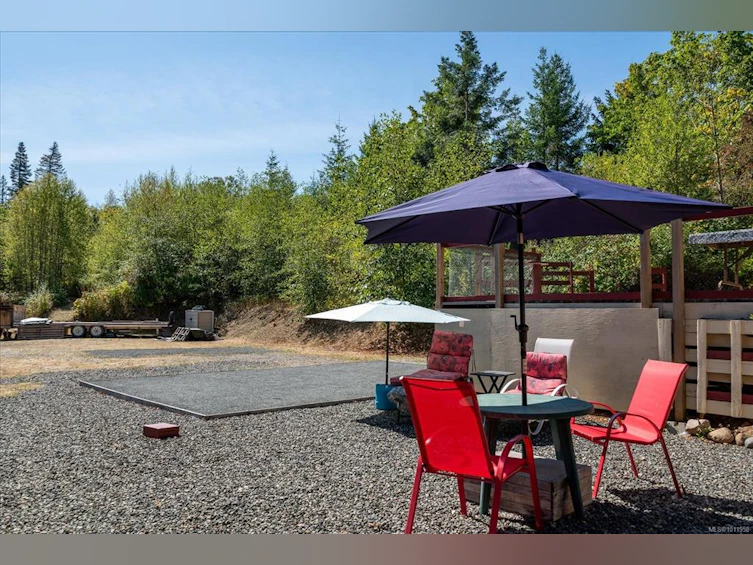 6593 Country Road, Union Bay, BC, V0W 1W0 - 6
