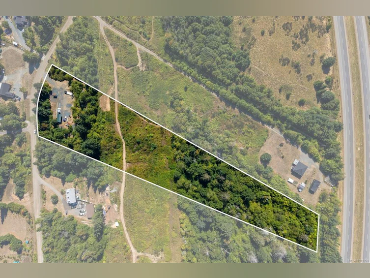 6593 Country Road, Union Bay, BC, V0W 1W0 - 28