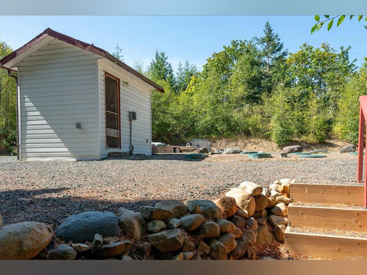 6593 Country Road, Union Bay, BC, V0W 1W0 - 21