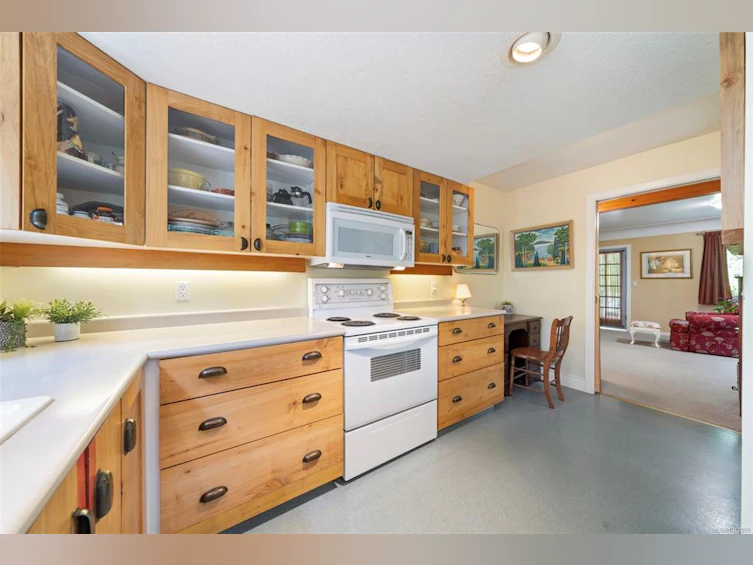 5932 West Saanich Road, Saanich, BC, V9E 2G4 - 6
