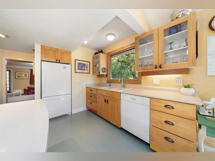 5932 West Saanich Road, Saanich, BC, V9E 2G4 - 7