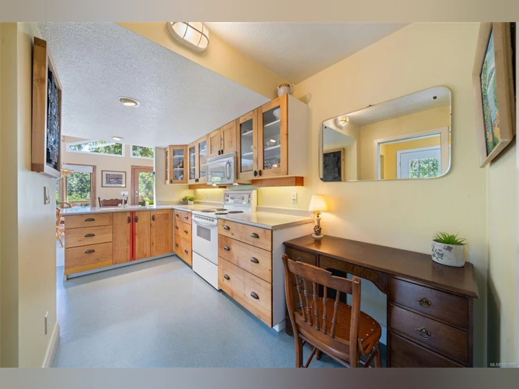 5932 West Saanich Road, Saanich, BC, V9E 2G4 - 5