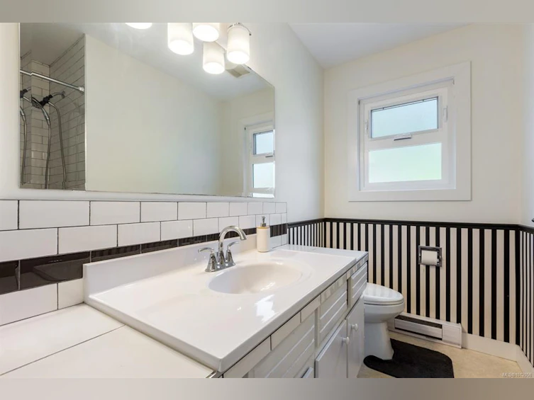 220 Urquhart Avenue, Courtenay, BC, V9N 3K1 - 15