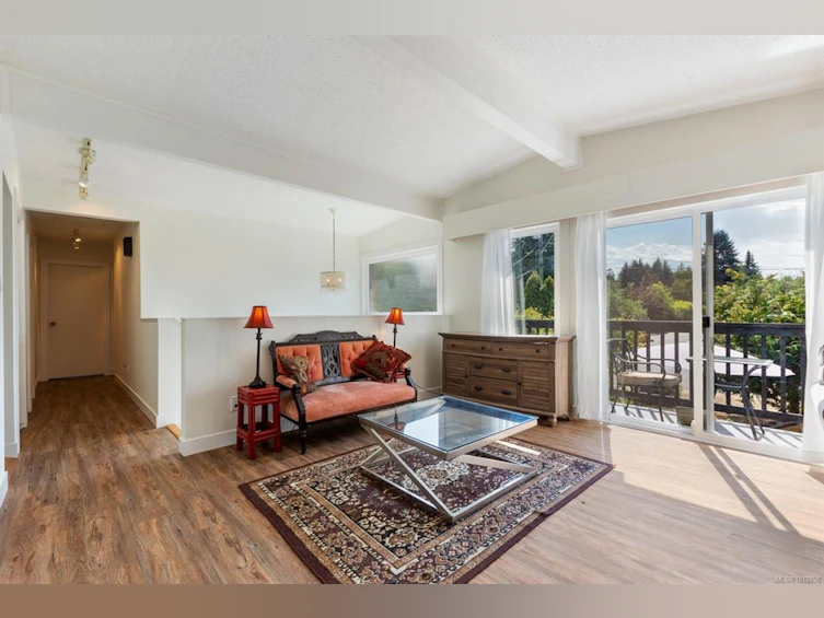220 Urquhart Avenue, Courtenay, BC, V9N 3K1 - 4