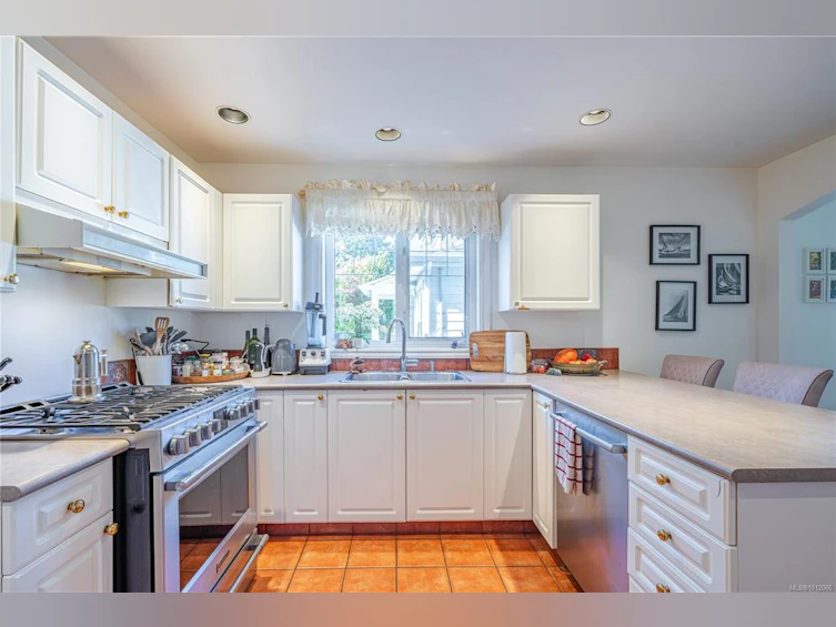 485 Head Street, Esquimalt, BC, V9A 5S1 - 9