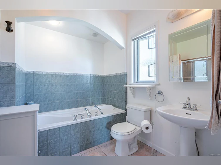 485 Head Street, Esquimalt, BC, V9A 5S1 - 38