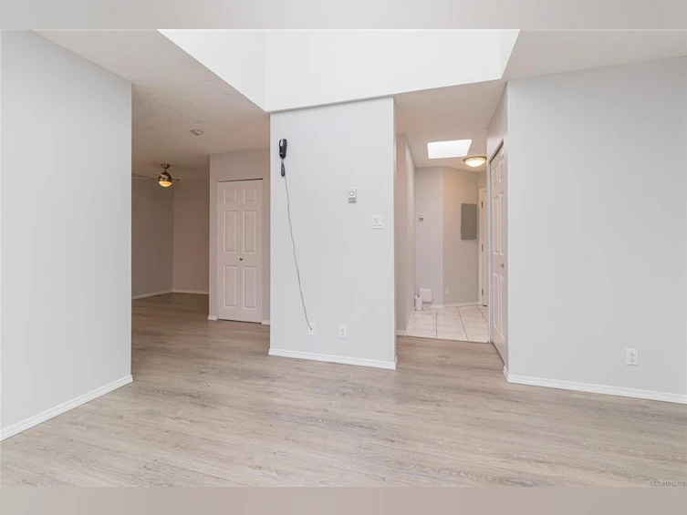 403-2710 Grosvenor Road, Victoria, BC, V8T 3M6 - 16