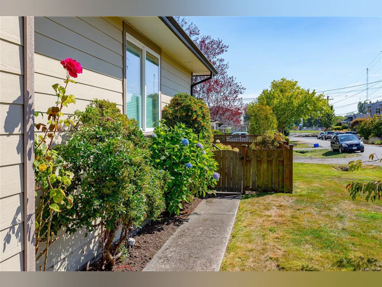 2435 Orchard Avenue, Sidney, BC, V8L 1V3 - 29
