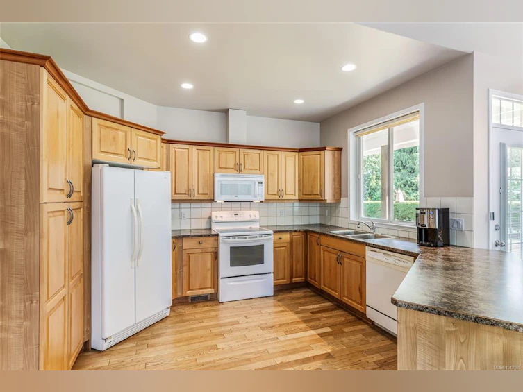 1077 Forgotten Drive, Parksville, BC, V9P 1T2 - 3