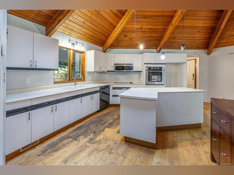 505 Baylis Road, Qualicum Beach, BC, V9K 2G2 - 4