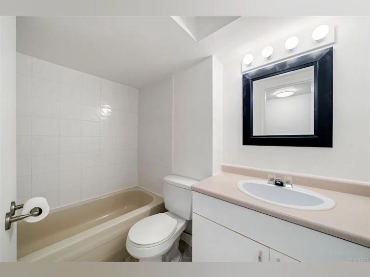 215 Suzanne Place, View Royal, BC, V9B 1P2 - 27