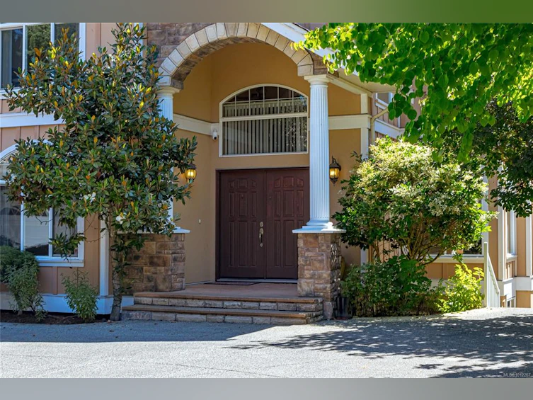 5071 Clutesi Street, Saanich, BC, V8Y 1X5 - 9