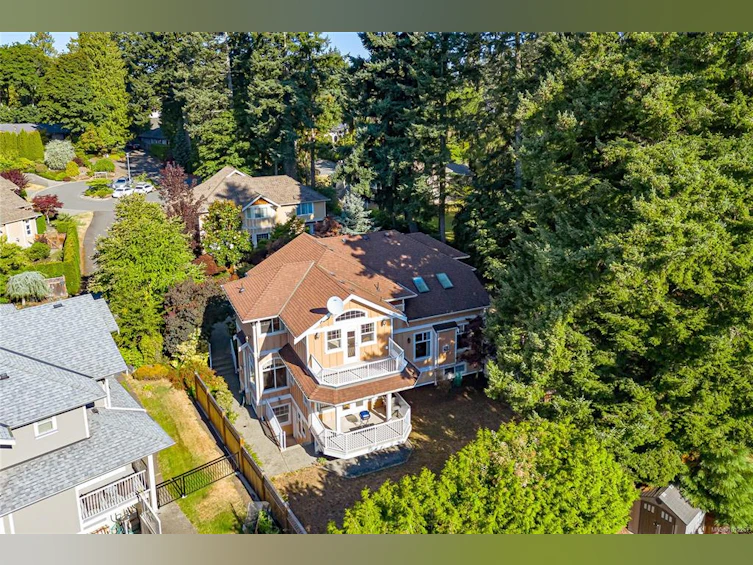5071 Clutesi Street, Saanich, BC, V8Y 1X5 - 4