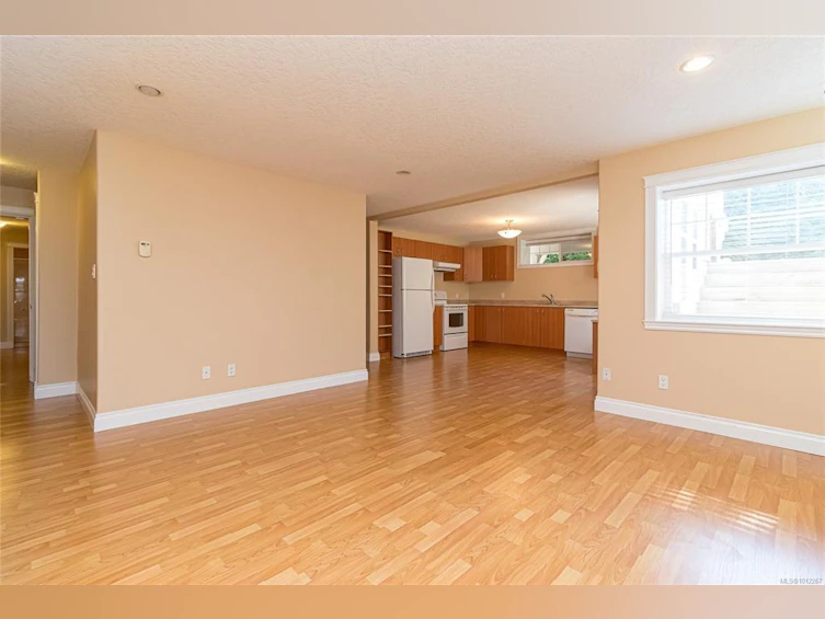 5071 Clutesi Street, Saanich, BC, V8Y 1X5 - 43