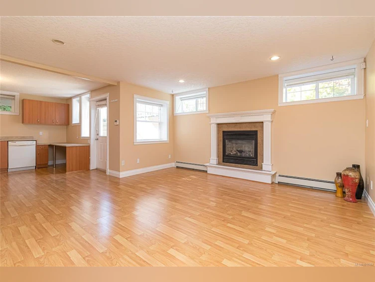 5071 Clutesi Street, Saanich, BC, V8Y 1X5 - 41