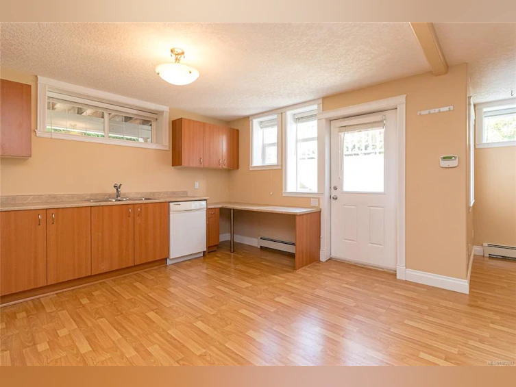 5071 Clutesi Street, Saanich, BC, V8Y 1X5 - 45