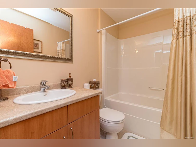 5071 Clutesi Street, Saanich, BC, V8Y 1X5 - 49