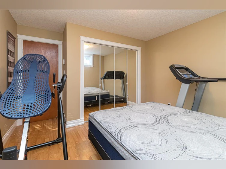 5071 Clutesi Street, Saanich, BC, V8Y 1X5 - 48