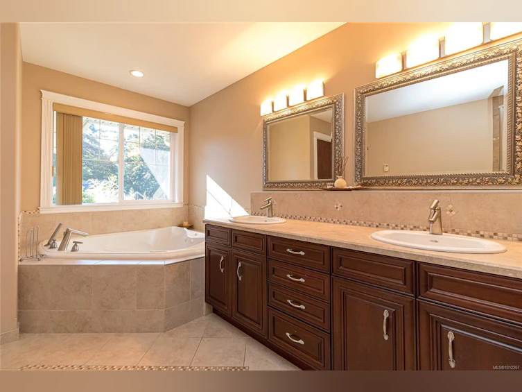 5071 Clutesi Street, Saanich, BC, V8Y 1X5 - 30