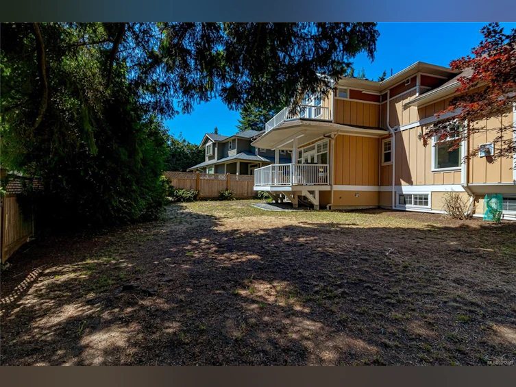 5071 Clutesi Street, Saanich, BC, V8Y 1X5 - 6