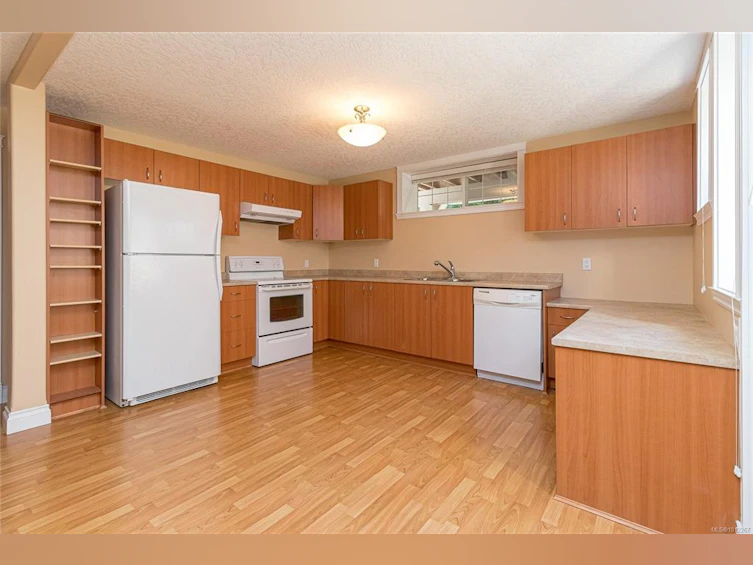 5071 Clutesi Street, Saanich, BC, V8Y 1X5 - 44