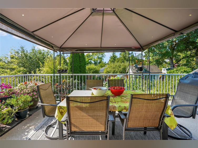 2808 Wyndeatt Avenue, Saanich, BC, V9A 2L8 - 9